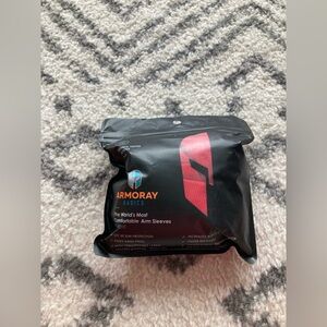 NWT NIB men ARMORAY BASICS The World's Most Comfortable Arm Sleeves one size red